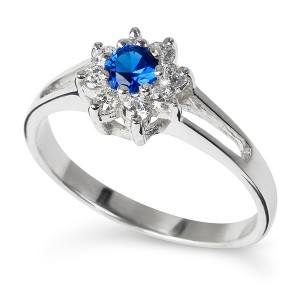 Nila, royal style engagement ring